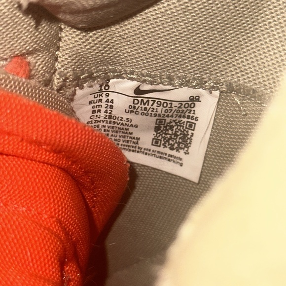 Nike
x sacai x Kaws Blazer Low "Reed" sneakers. Size 10. - Picture 3 of 7